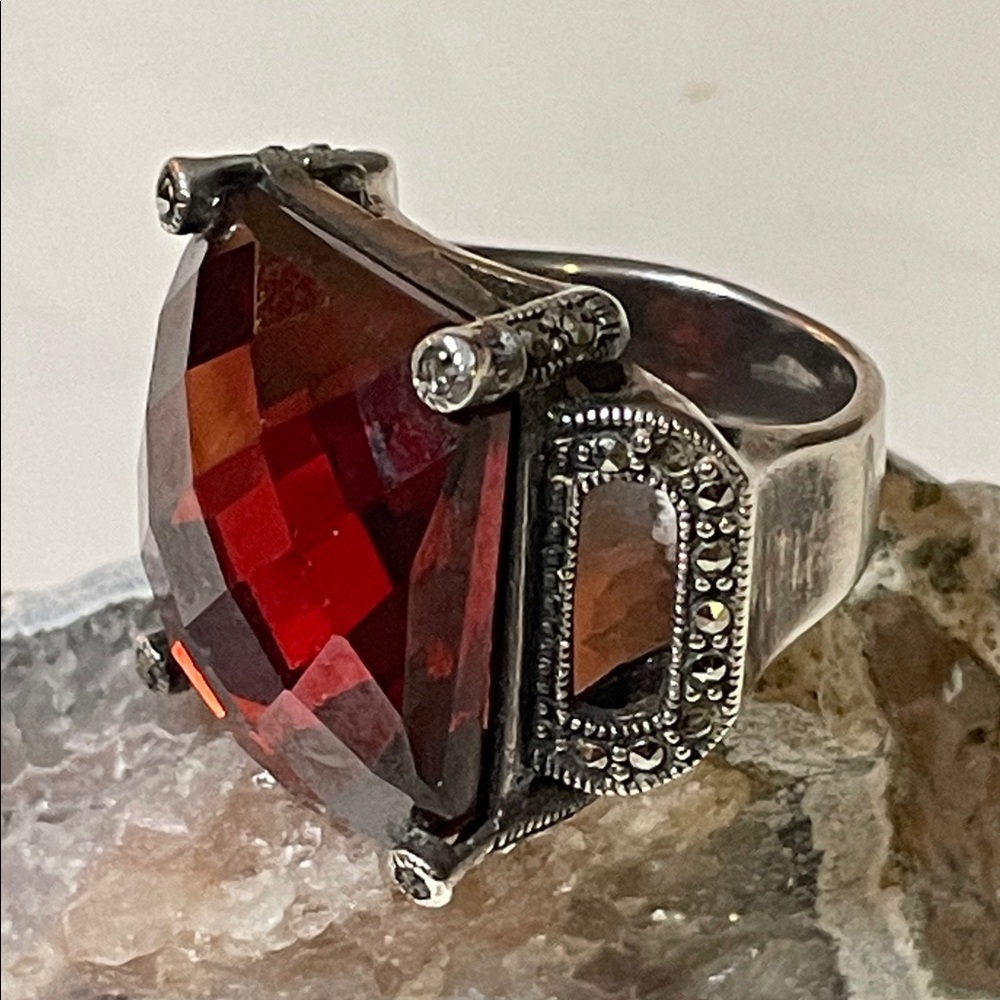Vintage Red Stone Sterling Silver Marcasite Details Large Cocktail Ring Size 7